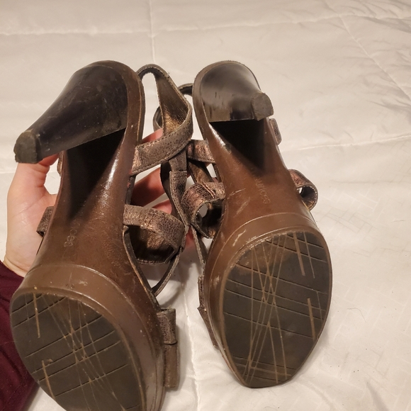 Maurices Bronze Strap Heels. Metallic bronz - Picture 2 of 4